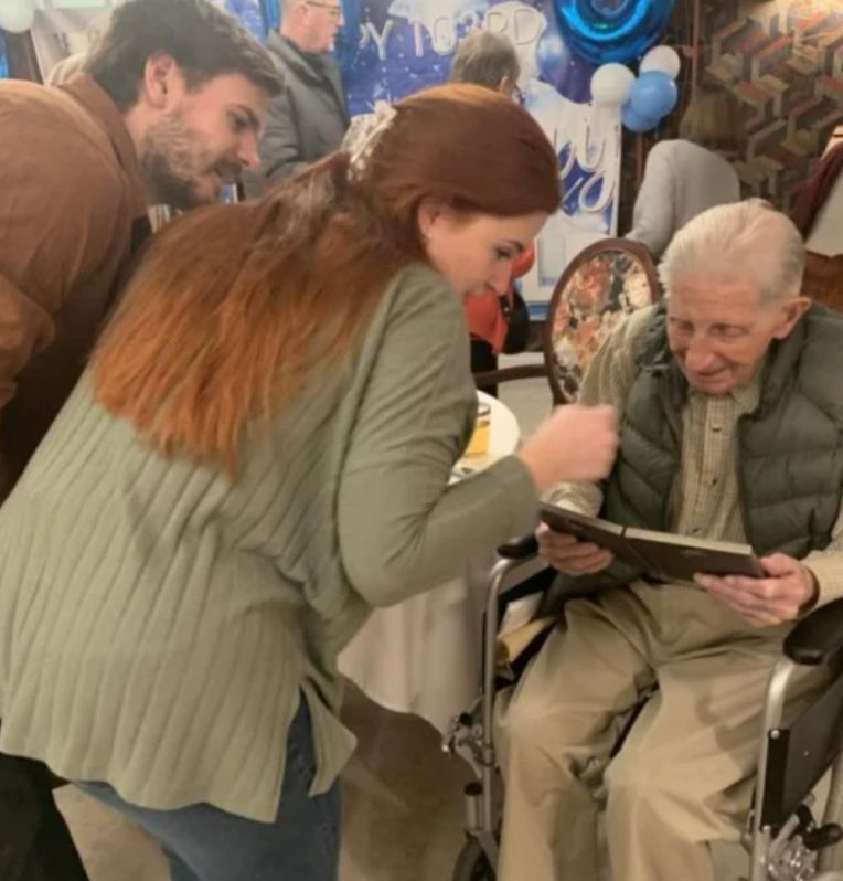 Той е на 103 години и тайната за дългия му живот е тази неочаквана напитка СНИМКИ